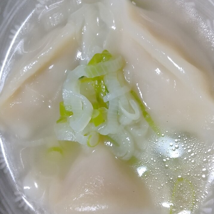 葱たっぷりの水餃子スープ